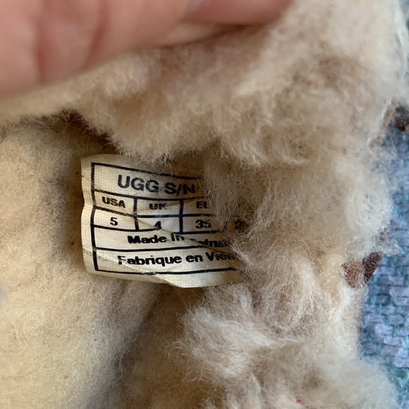 Ugg Moccasins - Picture 3 of 4